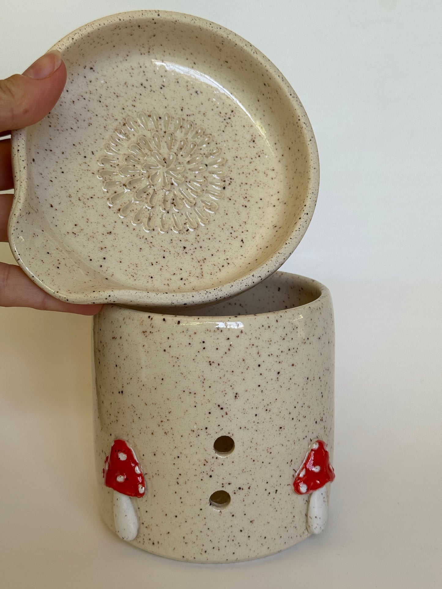 Garlic/Ginger Keeper and Grater Mushroom
